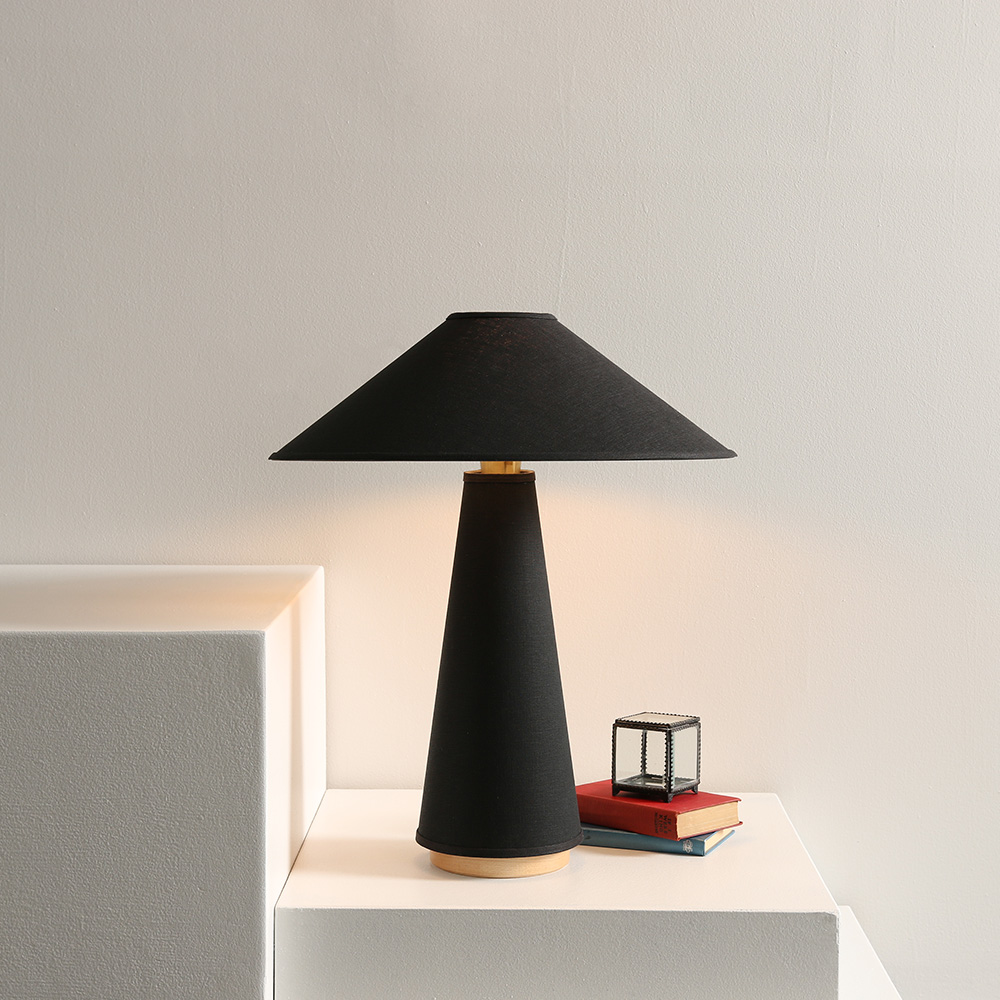 [LND-TL-20X25-BL-MB] Linden Table Lamp (Maple, Black Linen)